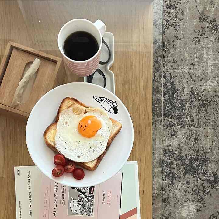 朝の一コマ🌅
朝ごはんの時間が一等に好きです😚

#一人暮らし #一人暮らし部屋 #ワンルームインテリア #ロフト付きワンルーム #ロフト付きワンルームインテリア #朝食 #おうち時間 