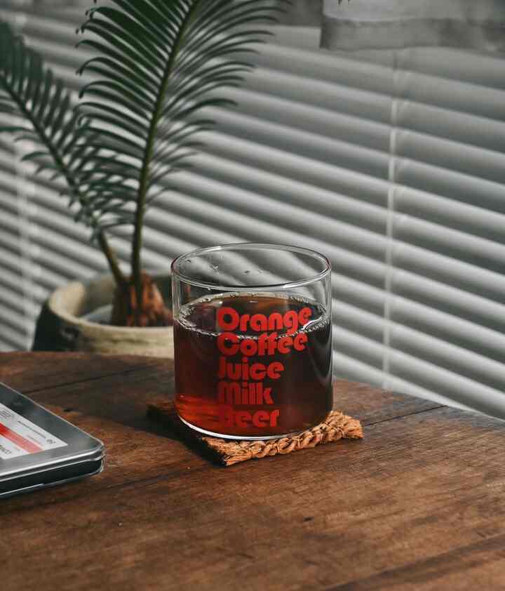 最近愛用しているSwimsuit Departmentのグラス🍅
パソコンのステッカーはCONVENIENCE YOUNGさんの🏇どれもお気に入り( ◠‿◠ )

#グラス #ガラス #ガラス雑貨 #ガラスインテリア #器 #器のある暮らし #食器 #雑貨 #スリッパ #インテリア雑貨 #古家具 #机 #アンティーク #ビンテージ #観葉植物 #床タイル #コンクリート #コンクリート打ちっぱなし 