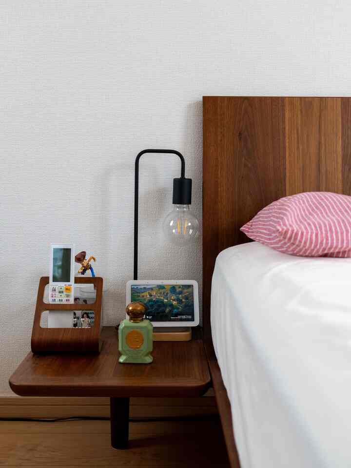 ナイトテーブル💡

#ベットルーム #ナイトテーブル #ピンク寝具 #buly1803 #リモコンスタンド #寝室小物 #寝室照明  