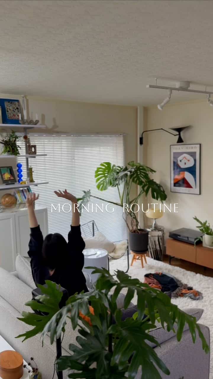Morning Routine🍋

このはちみつレモンまた飲みたいから作ろ〜っと🤤

📍Instagram : @30__haus 
#リビング #リビングインテリア #リビング照明 #インテリア #インテリア家具 #インテリア家電 #インテリアデコ #観葉植物 #本棚 #モーニングルーティン #ルーティン 