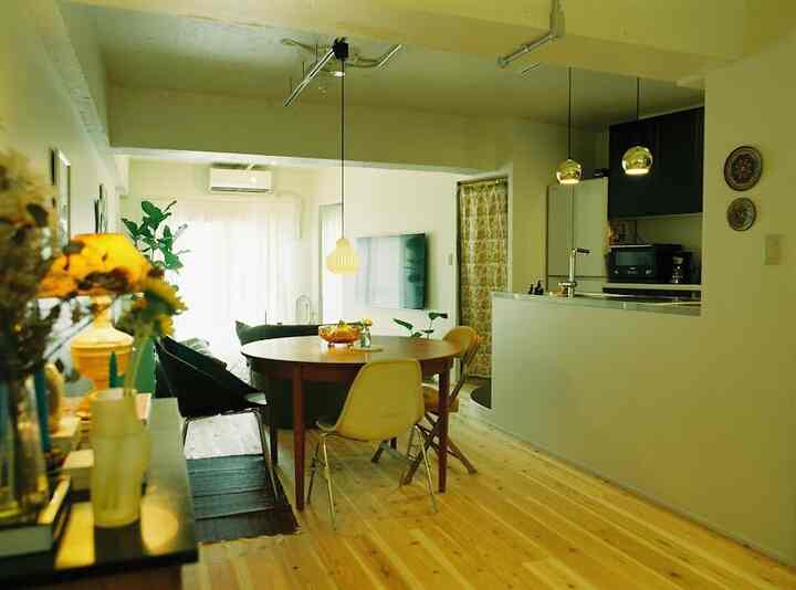 築40年ビンテージマンションをリノベして、住み始めた頃の写真📸

#リビングダイニング  #ビンテージ家具 #ビンテージインテリア #リノベーション #パリのアパルトマン