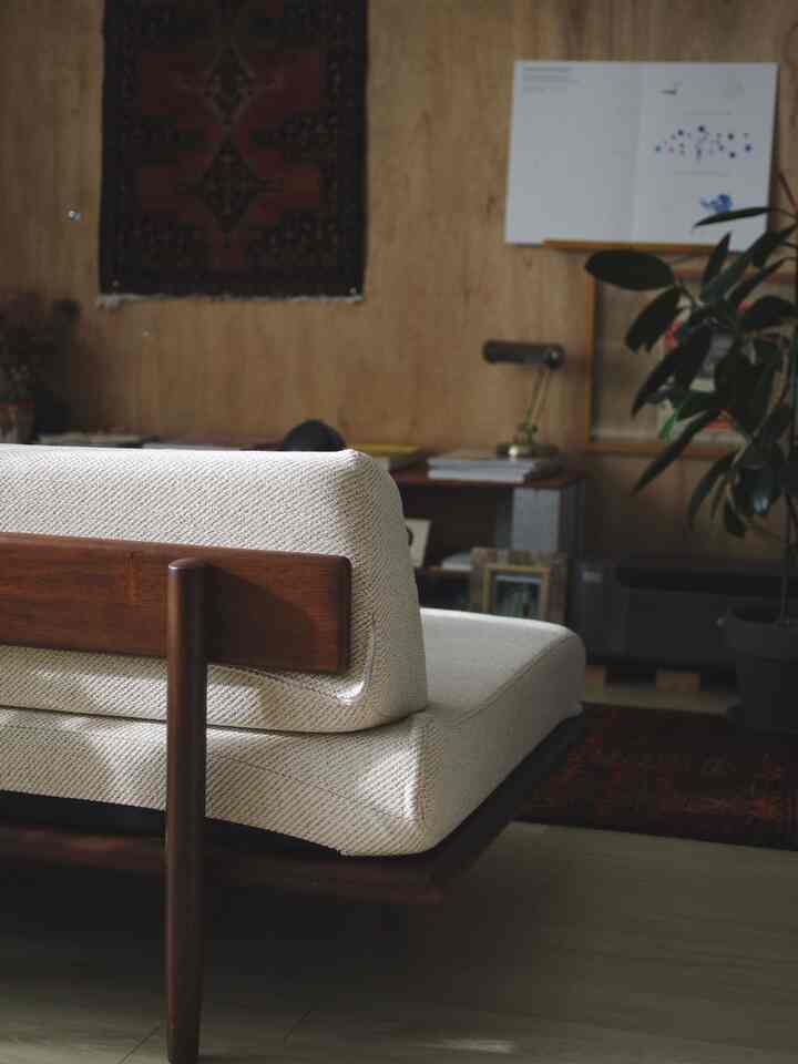 我が家のデイベッドソファ🛋️
#リビング #ソファ #2LDK #2人暮らし #リビングインテリア #レースカーテン #無印良品 #KEYUKA