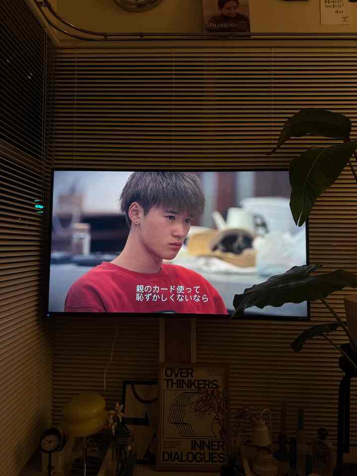 夜な夜なこのテレビでテラハ３周目するのが最近の趣味
#一人暮らし部屋 #55インチテレビ #テレビラック