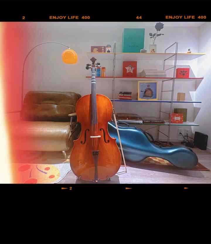 Summer has arrived so I've started studying the cello.

#HobbySpace
#PhotoBook
#BedSofa
#Records
#Cello
#creativespace
#bedsofa
#recordplayer
#IKEAStorage
