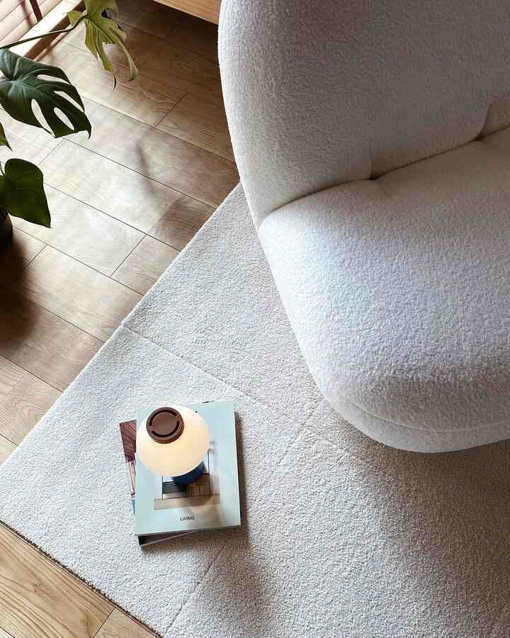 The Modern Deco boucle sofa is comfortable to sit on, cute and I love it 🤍


#sofa
#single-seater sofa 
#boucle
#living room 
#living room interior 
#livingroom