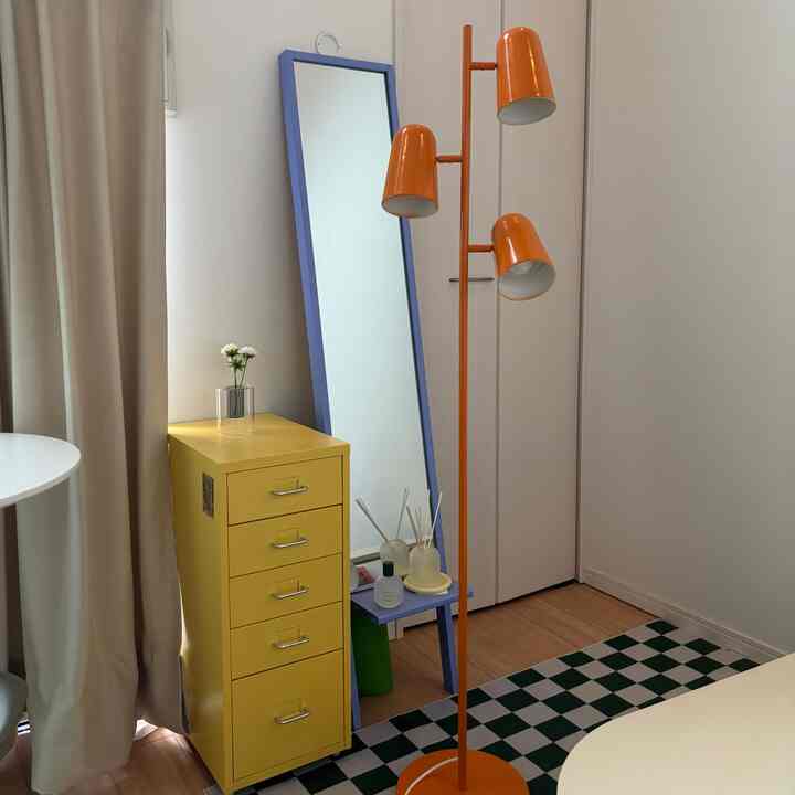 I spray painted the lighting orange 🧡
I love the yellow cabinet I recently bought 🗄️💛
I'm a big fan of the yellow cabinet

#DIY #ロフト付きワンルーム #ロフト #一人暮らし #자취 #カラフル #IKEA家具