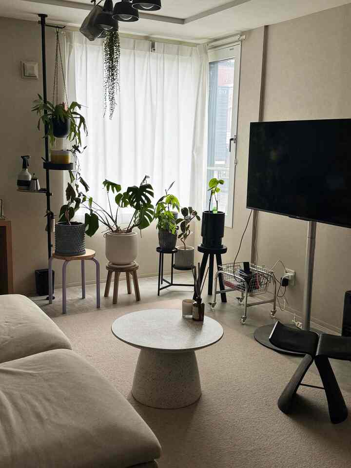 🛒
I recently tried storing my game console in a stainless steel cart🛒

I think it can also be used to store a variety of other things, such as lap blankets, watering cans and nutrients for houseplants, snacks, game consoles, towels, etc.✨

I think it's also a good idea to change it depending on your mood when redecorating👏✨

If you have children, it can also be used to store toys and picture books🧸📚

_coharoom
Check it out😉

#ScandinavianInterior #お洒落インテリア #Coharoomアンバサダー2025 #賃貸暮らし #インテリアコーディネート #Coharoom #ステンレススナックカート【sam109】 #pr #提供