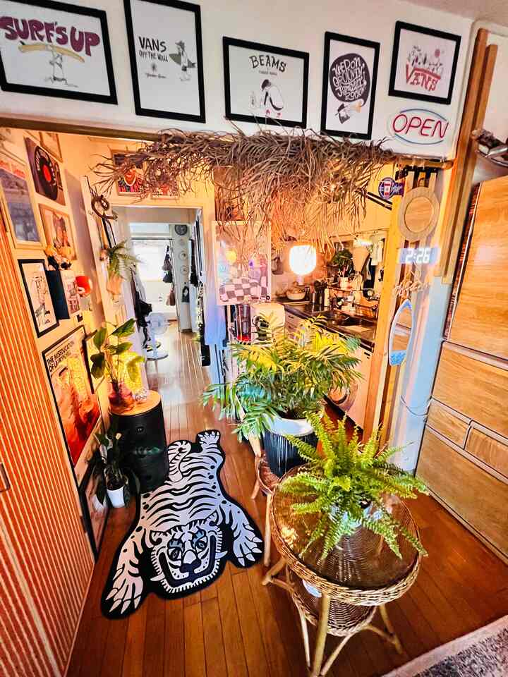 縦長の部屋。
縦長団地のキッチンです。 

#団地暮らし #築古物件 #キッチン家具 #キッチン間接照明 #キッチン間取り 