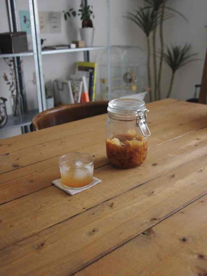 Musim panas: sirup jahe buatan sendiri dicampur soda 🌿
#ruang makan #ダイニングインテリア #食卓 #ダイニングテーブル #食器棚