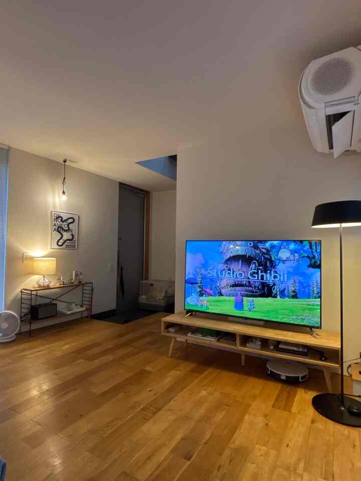 お家の中でリビングが一番好きな空間です！
#北欧 #北欧インテリア #北欧スタイル #無垢材本棚 #オーク材