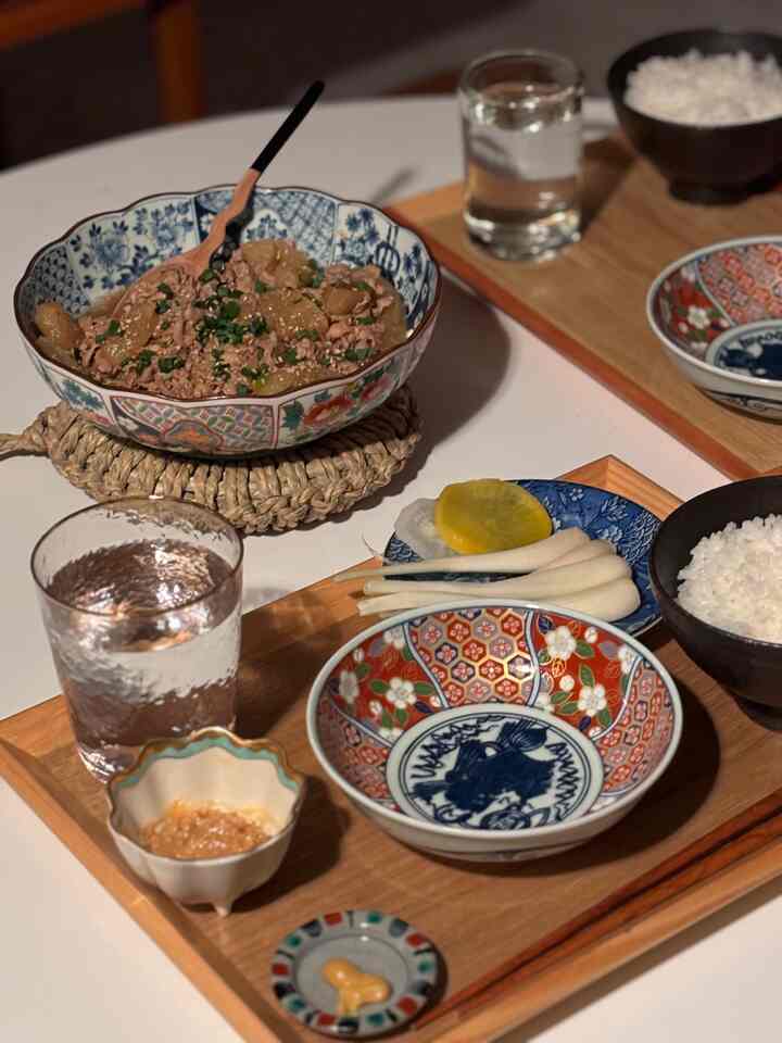 Eating Japanese food in your favorite antique Japanese tableware
#plate