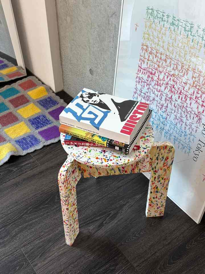 お気に入りの本とチェアはインテリアに🌈

#お気に入りの場所 #読書コーナー #本のある暮らし #カラフルインテリア #チェアのある暮らし #お部屋記録 #自分らしい暮らし #ColorfulInterior #ReadingNook #BookLover #ChairStyle #InteriorDetails #MyFavoriteCorner #RoomWithBooks