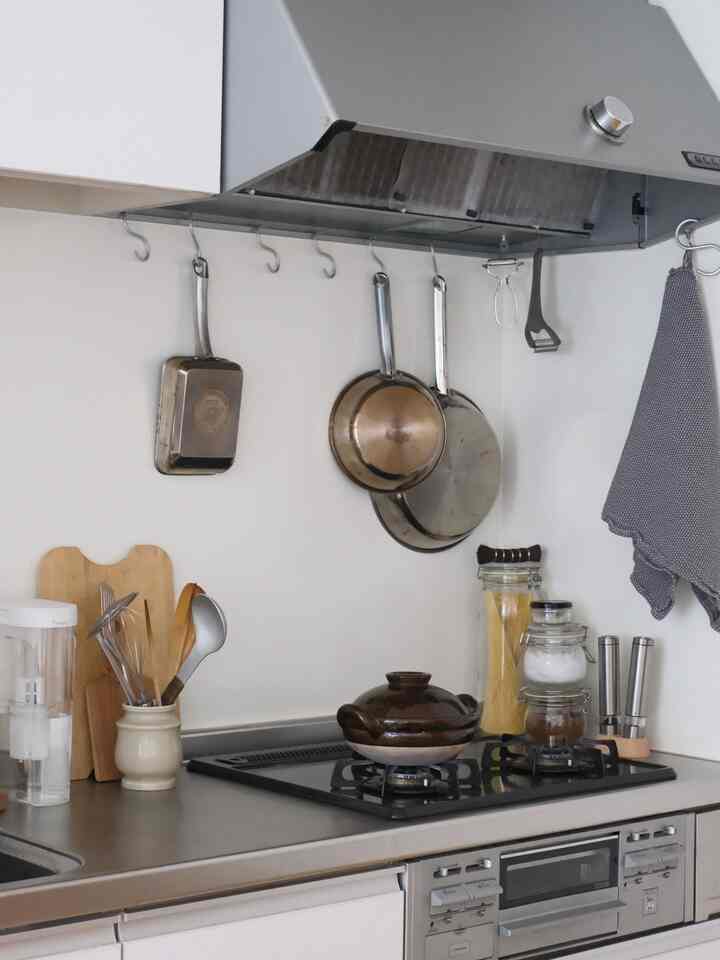 Akhir-akhir ini, saya lebih suka memasak nasi dengan panci tanah liat daripada penanak nasi 🌾

Sejak saya tinggal sendiri, saya menggunakan panci tanah liat dari Hase-en di kampung halaman saya, Iga.

Panci ini membuat nasi merah pulen dan kenyal.

Hari ini, saya menambahkan nasi hitam 🍚

#Dapur #1LDKキッチン #賃貸インテリア #土鍋 #無印良品