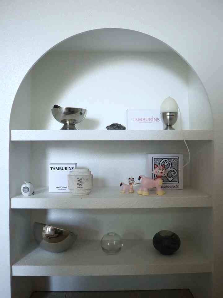 
OLGA GOOSE CANDLEのピンクのねこが可愛くて購入しました♪
ここのディスプレイも変えたい！







#Koreaninterior #Koreainterior #無機質インテリア #韓国インテリア #海外インテリア #シンプルなインテリア #シンプルインテリア #モノトーンインテリア #差し色 #インテリア #シンプリスト #購入品