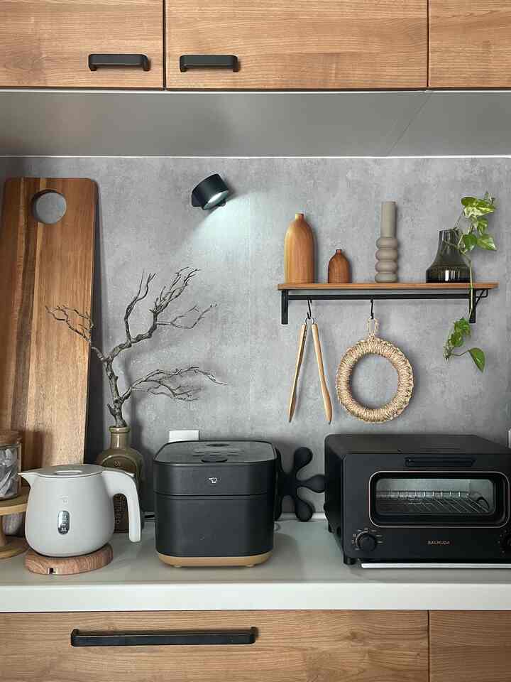Dapur yang dikelilingi barang-barang kesayanganku.
Ruang favoritku, hasil DIY setelah mengagumi serat kayu dan mortarnya 🙋‍♀️
Aku mudah bosan, tapi
tekstur serat kayu dan mortarnya begitu realistis, aku sangat puas.
#dapur
#interiordapur
#diy
#remakesheet
#ZOJIRUSHI
#BALMUDA
#nikmatihidup