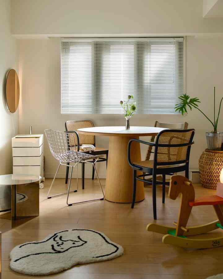 お気に入りのダイニングテーブル
ラウンド型めっちゃおすすめ。一本脚なところも使いやすくてお気に入り。

#ラウンドテーブル　#丸テーブル　#円卓