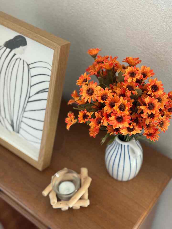 Flowers die quickly in the summer, so I bought some artificial flowers 🌼

They're cute, so this is fine ☺️!!

#artificialflowers #花瓶 #インテリア #SHEIN #棚