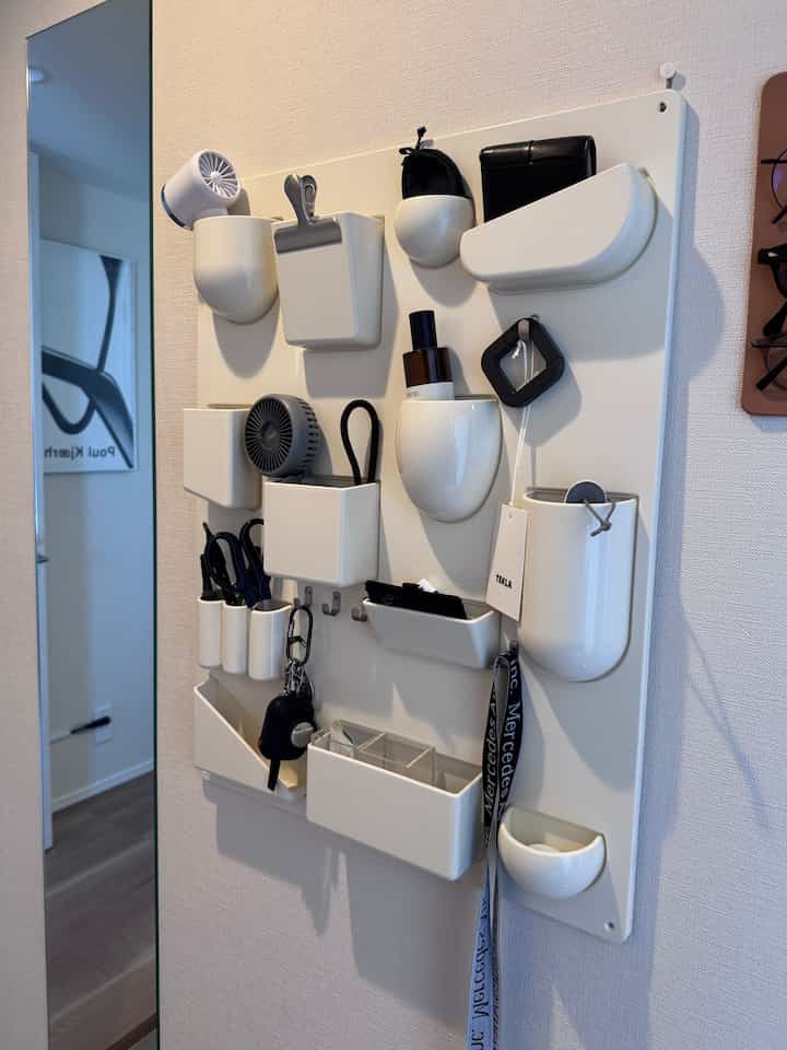 It's hot every day 🫠
I put a Utensilo in the entrance so that I can quickly get what I need

#ScandinavianInterior
#Midcentury
#MidcenturyModern
#JapanDay
#Designers
#vitra
#Utensilo
#utensilo
#Storage
#WallStorage
#EntranceStorage
#WallStorage
#aesop
#tekla
#cado
#japan