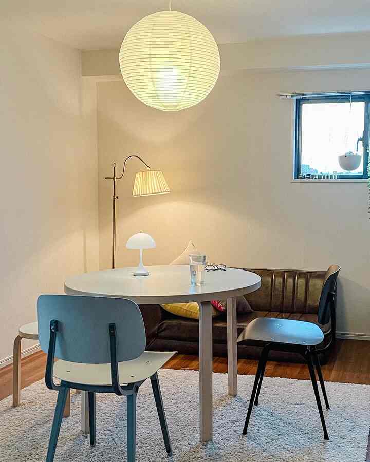 春に引っ越して2人暮らしになりました🏠✨

それぞれ持ち寄ったお気に入りの家具と新しい家具を組み合わせ、少しずつ自分たちらしいインテリアをつくっています🪴（絶賛アップデート中！）

#2人暮らし #東京 #北欧モダン #2LDK
