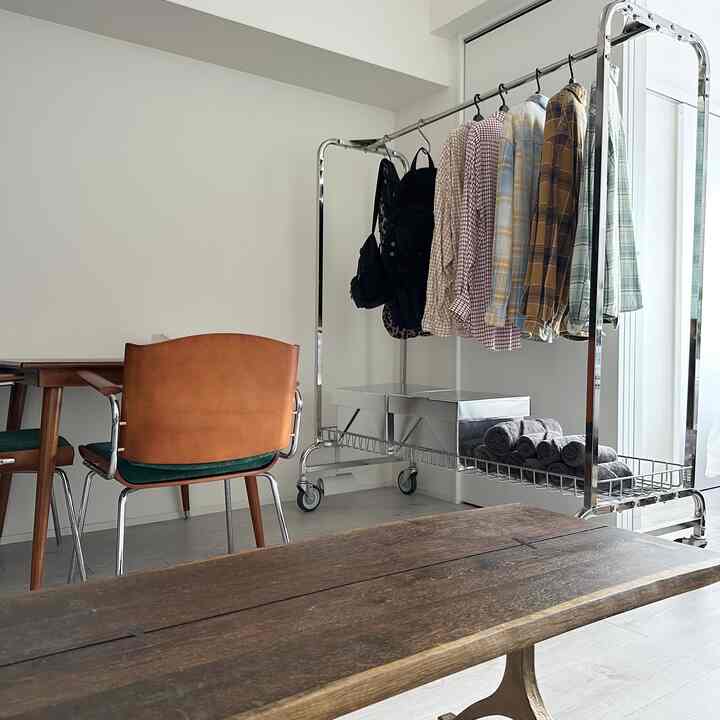 #ダイニング #ダイニングテーブル #ダイニングチェア #服収納 #ラック #ラック・シェルフ #シェルフ #アクセサリー保管箱 #アクセサリー収納 #ブランケット #扇風機 #扇風機・サーキュレーター 