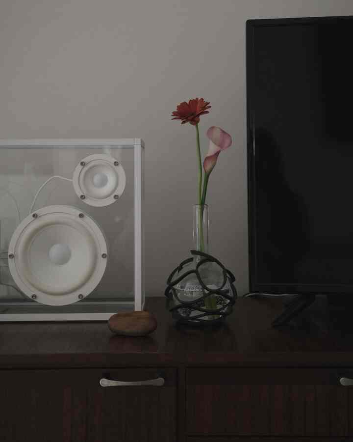 Add some beautiful colorful flowers to your favorite Hender Scheme vase.

#vase #フラワーベース #リビング #livingroom