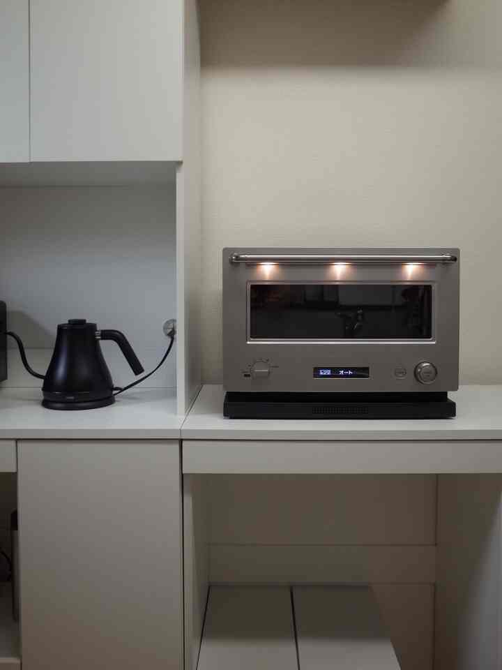 My favorite Balmuda oven range 🌱
I'm also working on a post with text,,🤔
For now I'll just upload the photo~
It's so cool!

#Balmuda #電子レンジ #オーブンレンジ #ケトル #キッチン #キッチン収納 #キッチン家電