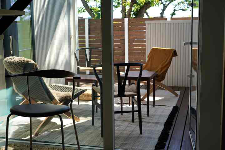 #ウッドデッキ #椅子 #中庭 #北欧 #北欧インテリア #Yチェア #フォールディングチェア #ミニマルチェア