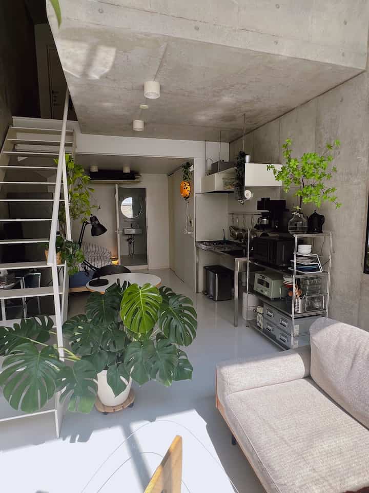 コンクリ打ちっぱなしって暑い？寒い？とよく聞かれますが、エアコンをつければ普通の家と変わりません😌
上の階はさすがにちょっと暑いです🫠
この家で迎える初めての夏。エアコンはずっとつけていますが、電気代は5,800円でした。
#ミニマルモダン #コンクリート打ちっぱなし