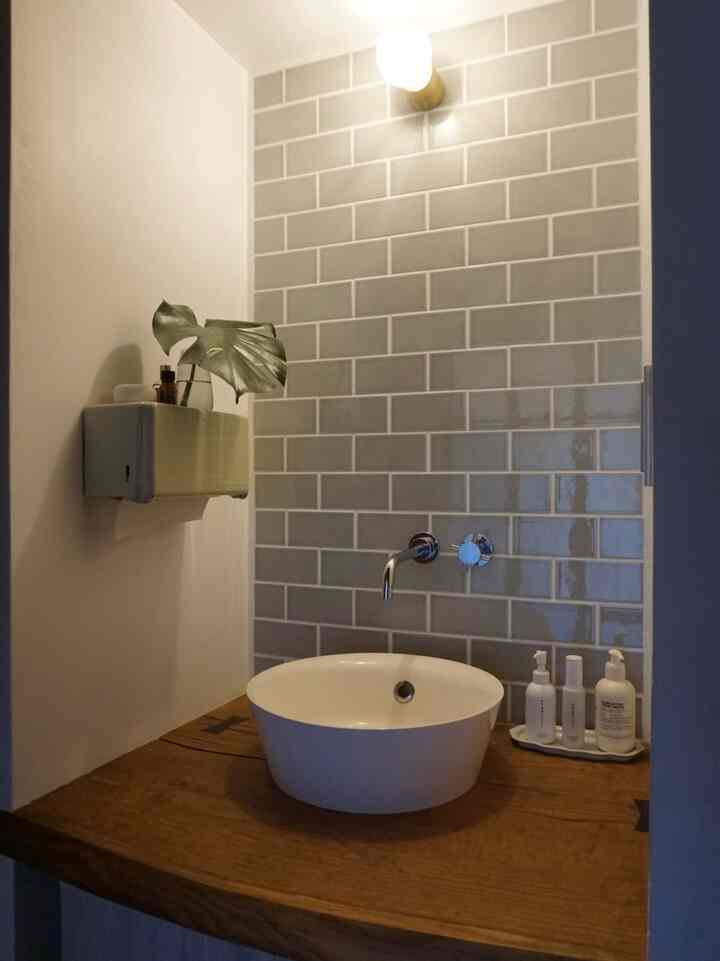 Hand-washing area 🚰
My family uses the bathroom,
so it's basically just me and the guests who use it 🚰

#HandWashingArea
#TileWall
#NagoyaMosaic
#shiro
#Lelabo
