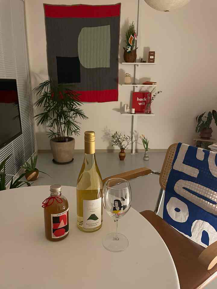 夜な夜なワインを飲むのが心地よいです〜👐🏻


#ルームツアー 
#リビング 
#ダイニング 
#部屋インテリア 
#部屋作り 
#床タイル 
#ダイニング照明 
#北欧インテリア 
#和モダン 
#カラフルインテリア 
#오늘의집  
#집스타그램  
#셀프인테리어  
#홈스타일링  
#자취방꾸미기  
#감성소품  
#레더소품  
#핸드메이드소품  
#수납정리  
#데스크테리어  
#감성인테리어  
#작지만확실한행복  
#무드등  
#일상속작은사치