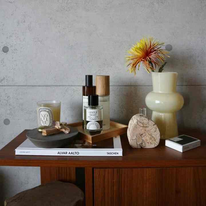 🌼🌞✨ 

#リビングインテリア #リビング小物 #花瓶インテリア #花のインテリア #ミッドセンチュリー #ミッドセンチュリーモダン 