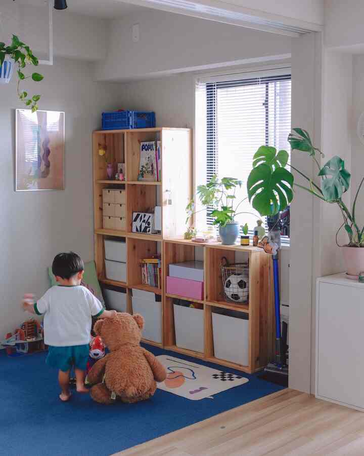 携帯ショップでもらった
カラフルわんこ🐕

ひっぱって、走って、投げて🤯

外にも連れて行くので
もう車輪が壊れそうです。笑

 

#おもちゃ収納 #子供部屋 #子供部屋インテリア #無印収納 #ivar #イーヴァル #やわらかポリエチレンケース #ニトリタイルカーペット #収納 #マンションインテリア #韓国インテリア #kidsroom #kidsroomdecor #ニトリタイルカーペット