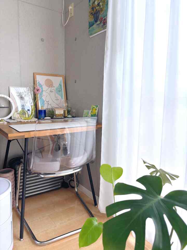 晴れた日。

#ナチュラルインテリア #モダンナチュラル #観葉植物 #作業スペース #ダイニングテーブル #ウッド系 #透明椅子 #一人暮らし部屋 #レースカーテン 