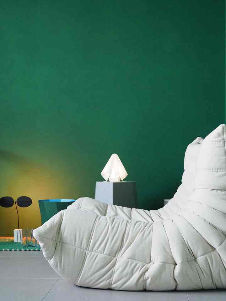 シェルフが届くまで小物は床に直置きだ。

#ロゼトーゴ #ソファ #ライト #グリーン #ホワイト #green #white
