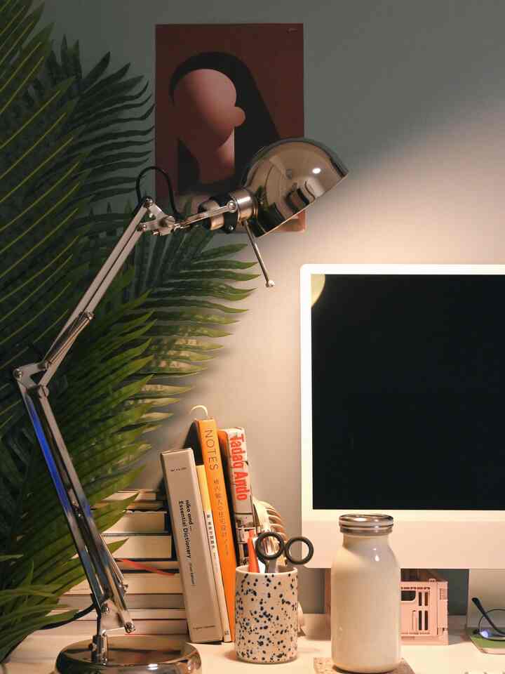 IKEA's desk lamp is simple, well-designed, and reasonably priced. I'm always so glad I bought it! 😉
#Ohouse #Ohousejp #desklamp