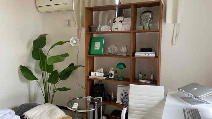 白と黒と緑と茶色とシルバー！
色に縛りがあると選択肢も少なく住んで楽！

#シンプル #グリーンカラー #フェイクグリーン #スタッキングシェルフ #IKEA