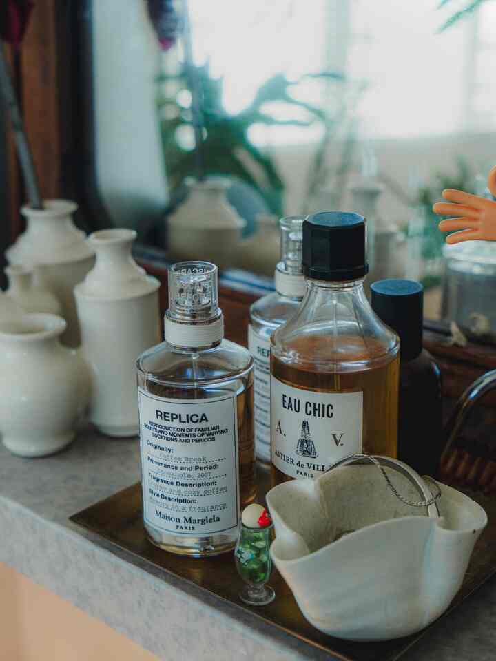 リビングの一角の、フレグランスとアクセサリースペース。
お出かけ前、ここで最後の仕上げをしてゆきます。
お気に入りに囲まれて、気分まで整う。

#フレグランス　#アクセサリー