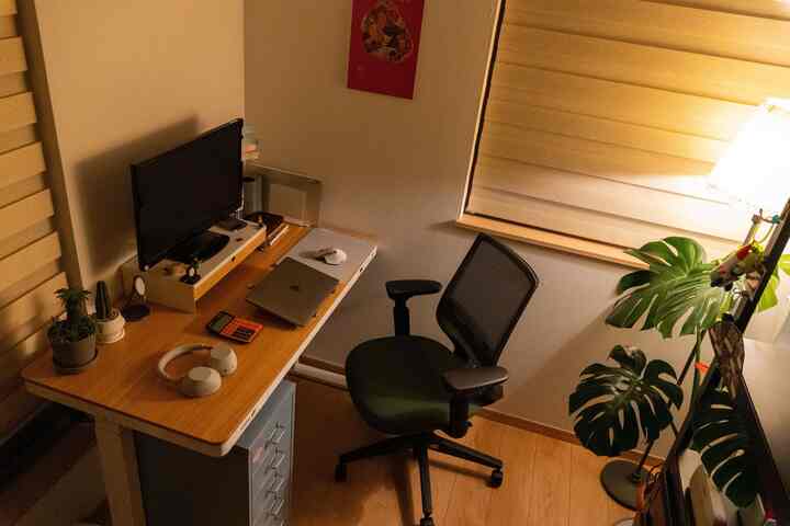 残業したFriday night💡

#在宅勤務 #仕事部屋 #照明効果 #オフィスチェア #昇降式テーブル 