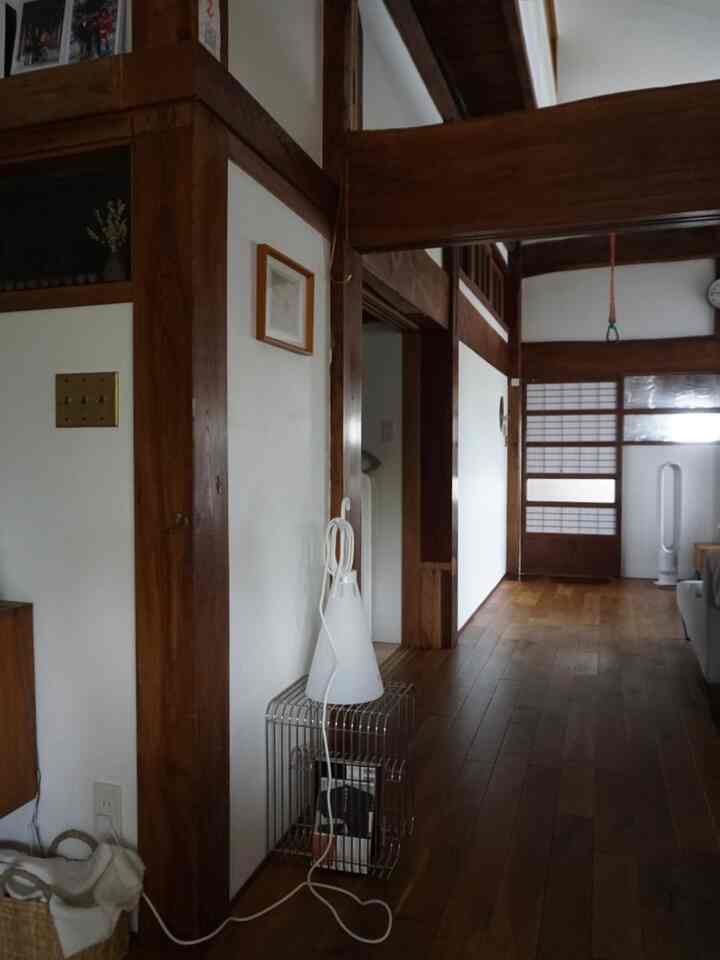 子供の夏休みでなかなか片付かない！
を言い訳にしている自分がいる🤭

#リビング
#吹き抜け
#梁のある家
#猫と暮らす
#子どもと暮らす