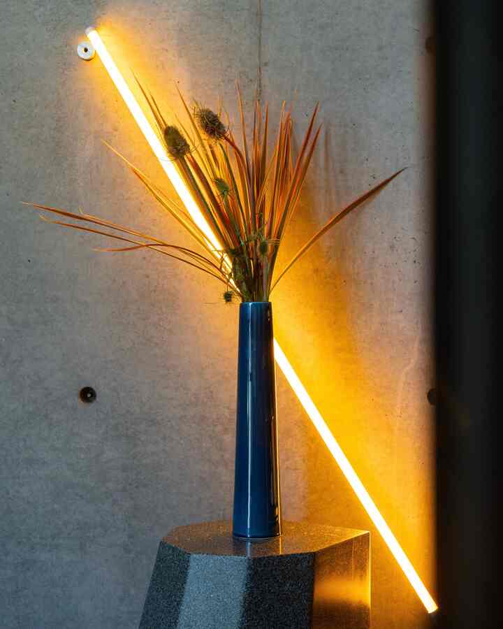 フラワーベースはヴィンテージのモノ🙌
昔ながらのものだからこその、味わい深い色味で最高です！

#フラワーインテリア 
#ヴィンテージ 
#HAY 
#北欧 
#ミッドセンチュリー 