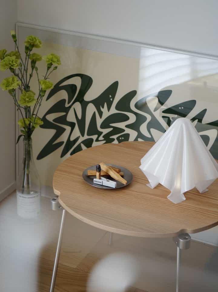 ワインの瓶はなかなか捨てずにいる

#平屋
#平屋の家
#北欧
#北欧デザイン
#vitra
#marenco
#interior
#lighting
#倉俣史朗
#照明デザイン
#yamagiwa
#KSeriesMiniLimited
#postmodernism