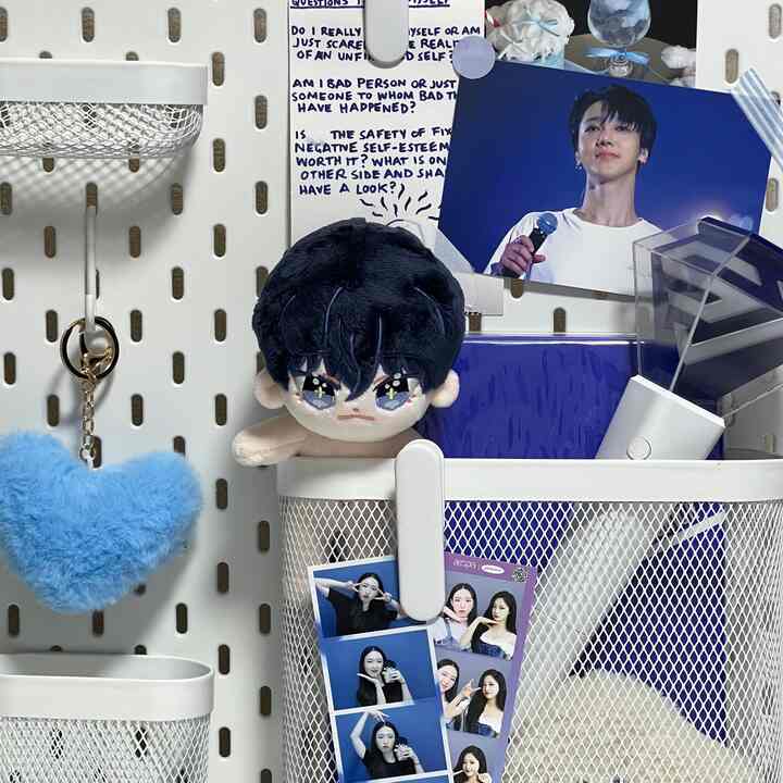 IKEAのアイテムだけで推しZONEを作りました✨
 ︎︎
#IKEA #推し活 #オタク #アイドル #1K #1R #一人暮らし #一人暮らし部屋 #一人暮らしインテリア #デスク #デスク周り #デスクセットアップ #韓国インテリア
