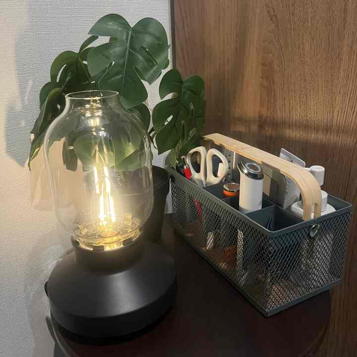 Saya pikir tempat penyimpanan peralatan makan IKEA ini akan menjadi solusi penyimpanan yang baik untuk barang-barang kecil di ruang tamu, jadi saya membelinya.
Praktis saat Anda membutuhkan peralatan makan cepat! ✨ Saya menyimpan alat pijat wajah, tabir surya, gunting, pulpen, dll. di dalamnya.
Saya mencolokkan IKEA Tail Navi ke colokan pintar agar bisa menyalakan dan mematikannya dari jarak jauh. 💡
#IKEA #IKEA照明 #IKEA収納 #IKEA装飾 #テーブルランプ #サイドテーブル & Nakas #Ohouse