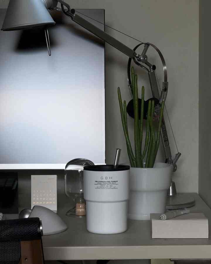 GBHのタンブラー可愛い
持ってたガラスストローもぴったり挿さってさらにお気に入りに

#タンブラー #pcスペース #デスクライト