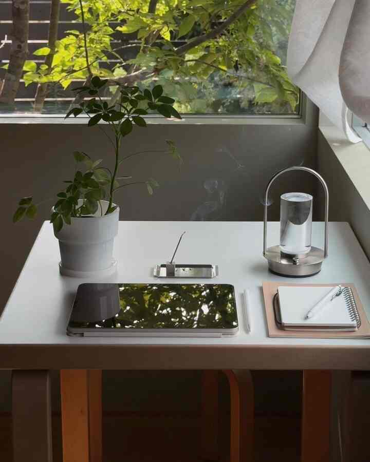 Use GBH's mini tray for incense.

#Tray #ステンレス #お香立て