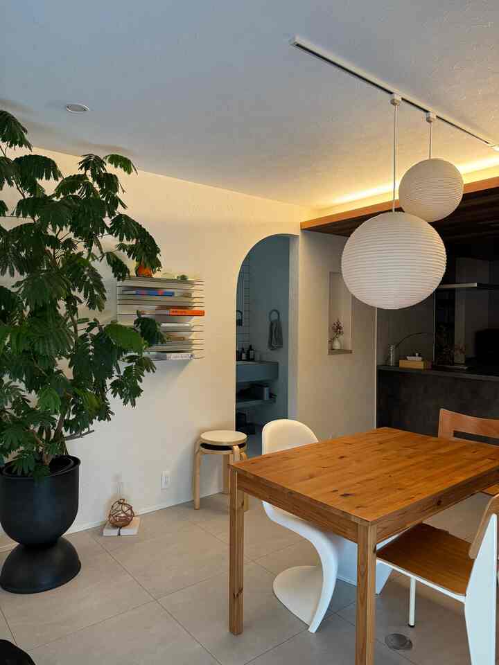 クーラーつけてないとやってらんない暑さ🥵
.
.
#アート
#スツール60
#ステンドグラス
#あかり
#フロス
#干し草
#キッチン
#マイホーム