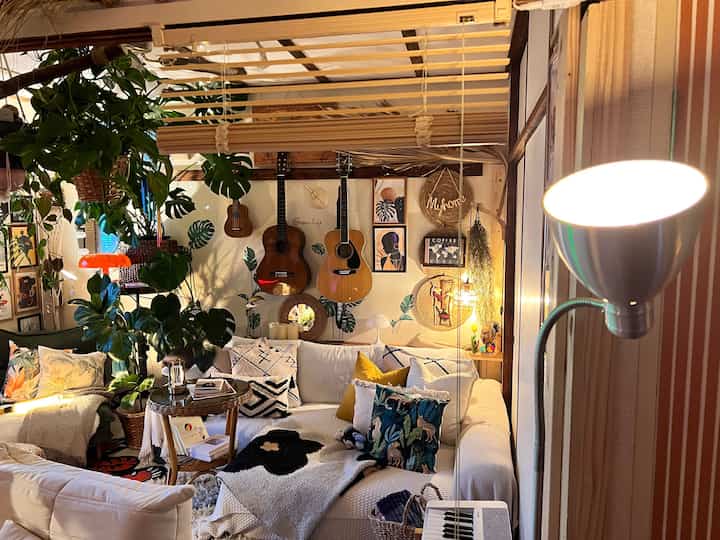 思い出の詰まった家🏠
団地和室の一部屋

#築古 #築古マンション #団地 #照明インテリア #マキシマリスト #植物インテリア #リビングインテリア 