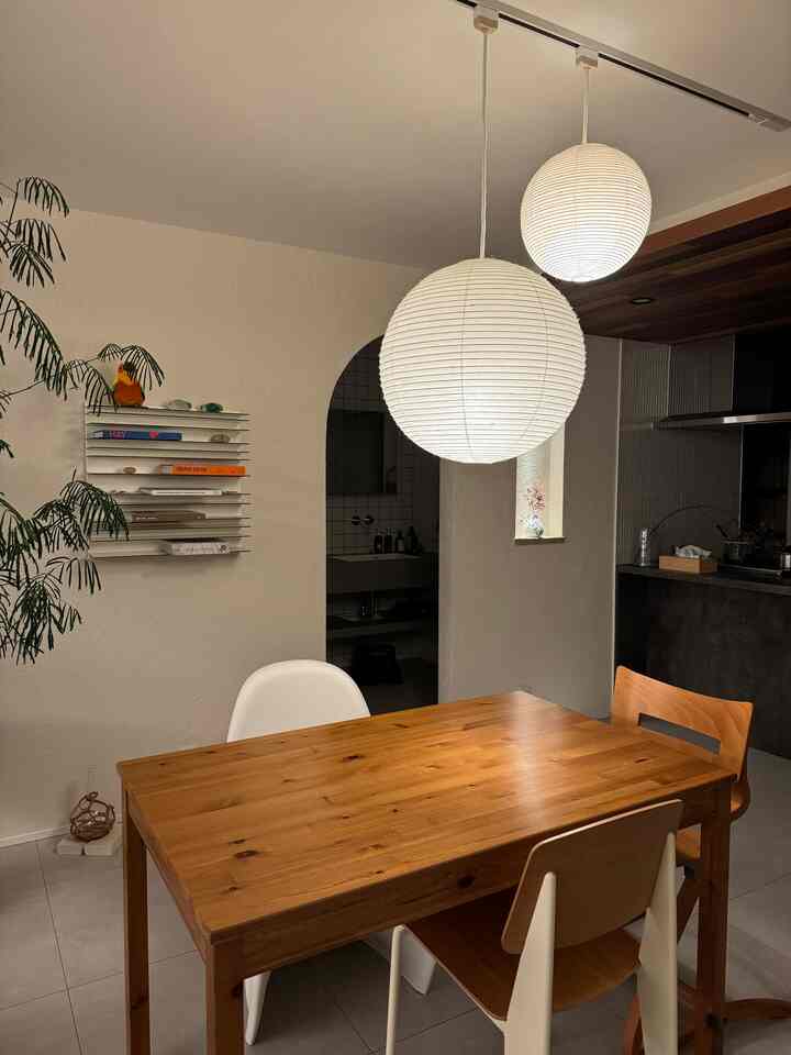 💪🌝
.
.
#Artek
#bangku60
#Vitra
#Akari
#Flos
#IKEA
#Ruang makan
#Rumahku