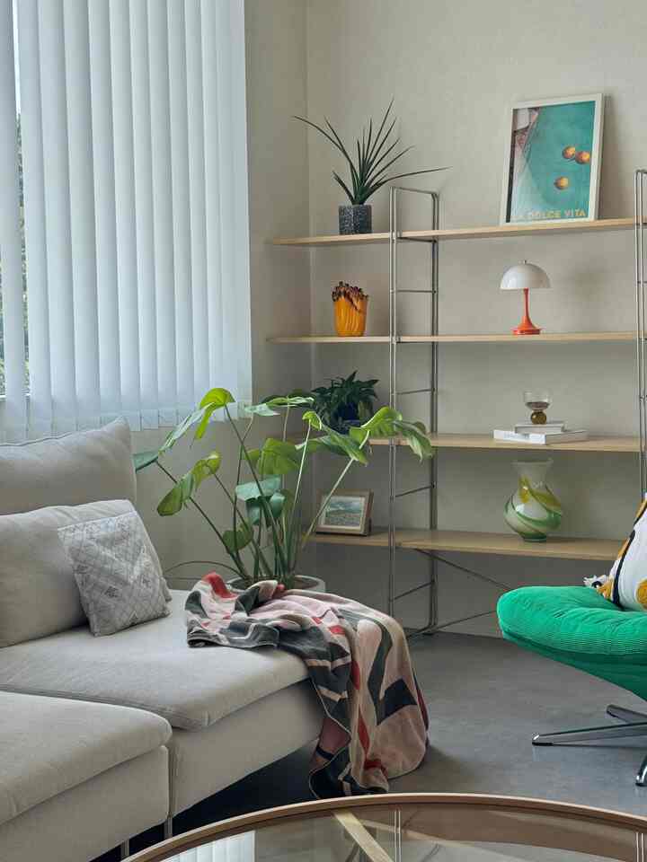 お家の中で1番好きな空間🪴

このソファで夫が帰ってくるまで毎日ぐーたら笑

#IKEA家具 #ソファインテリア #リビング 
#リビングインテリア #注文住宅