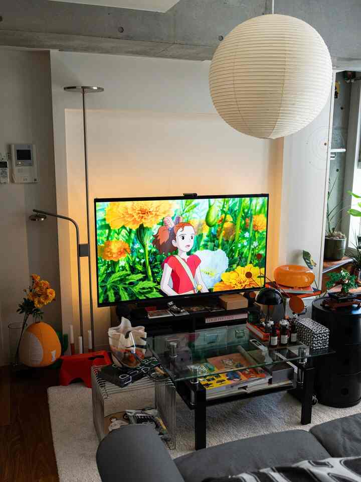 アリエッティのこのシーンと部屋の相性が◎
今月、新しいソファが届くのでこの雰囲気も最後かな？😳

#北欧風 
#IKEA 
#イサム・ノグチ 
#ミッドセンチュリー 